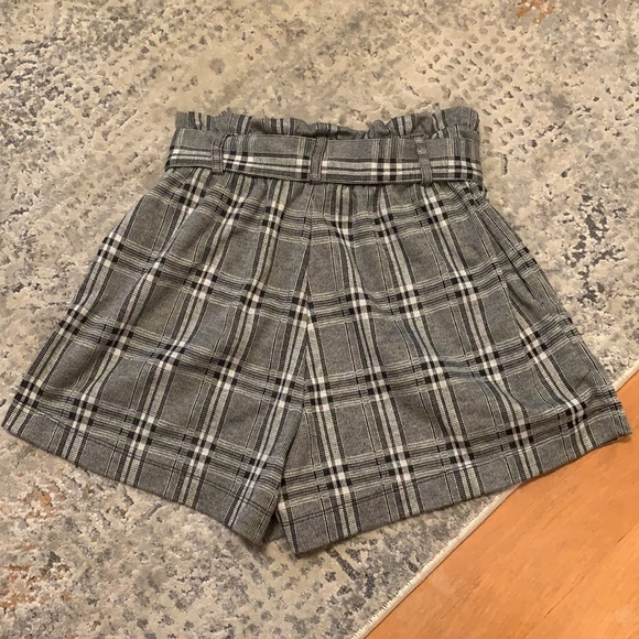 American Eagle Plaid Paper Bag Shorts - Picture 4 of 4